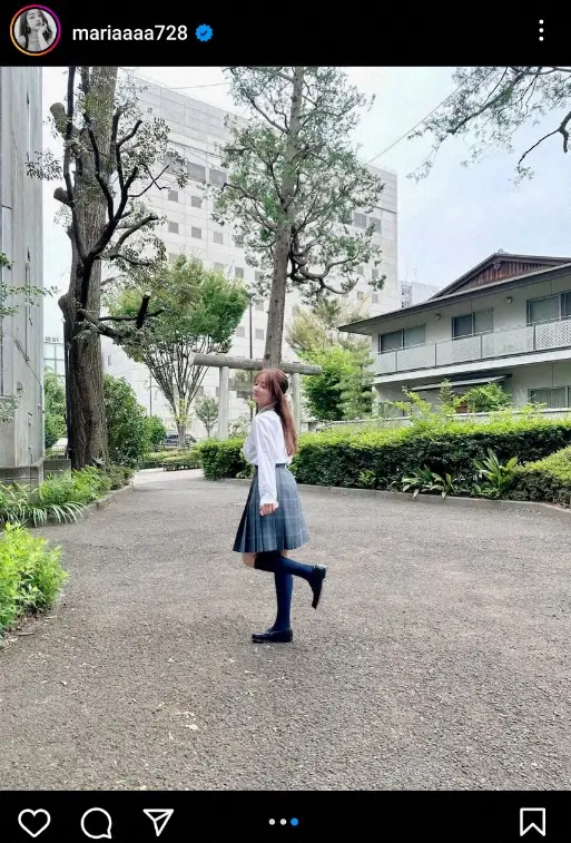 【画像・写真】谷まりあ　JK制服姿披露に「現役感すごすぎ！」「制服まだまだイケる」「体育館裏で告白したい」