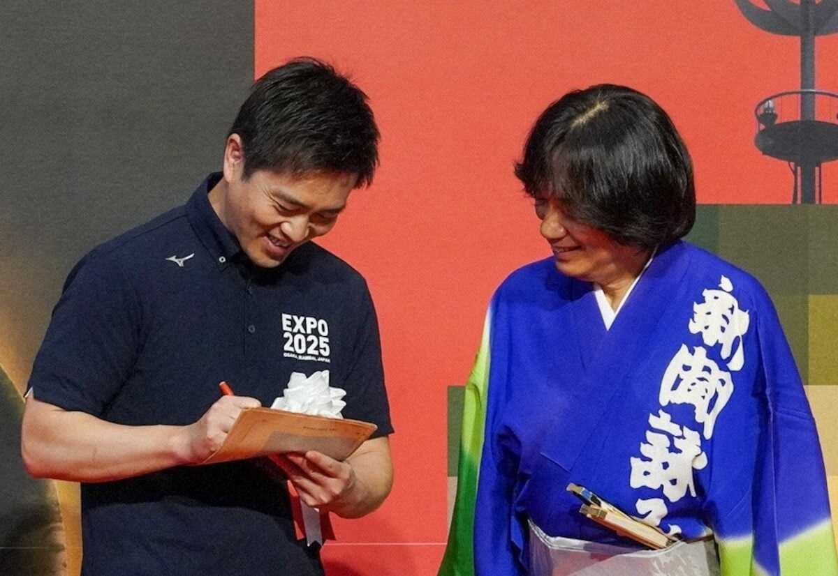 【画像・写真】54年の時を経て大阪・吉村洋文知事からサイン　これぞ珍宝、これこそレガシーです