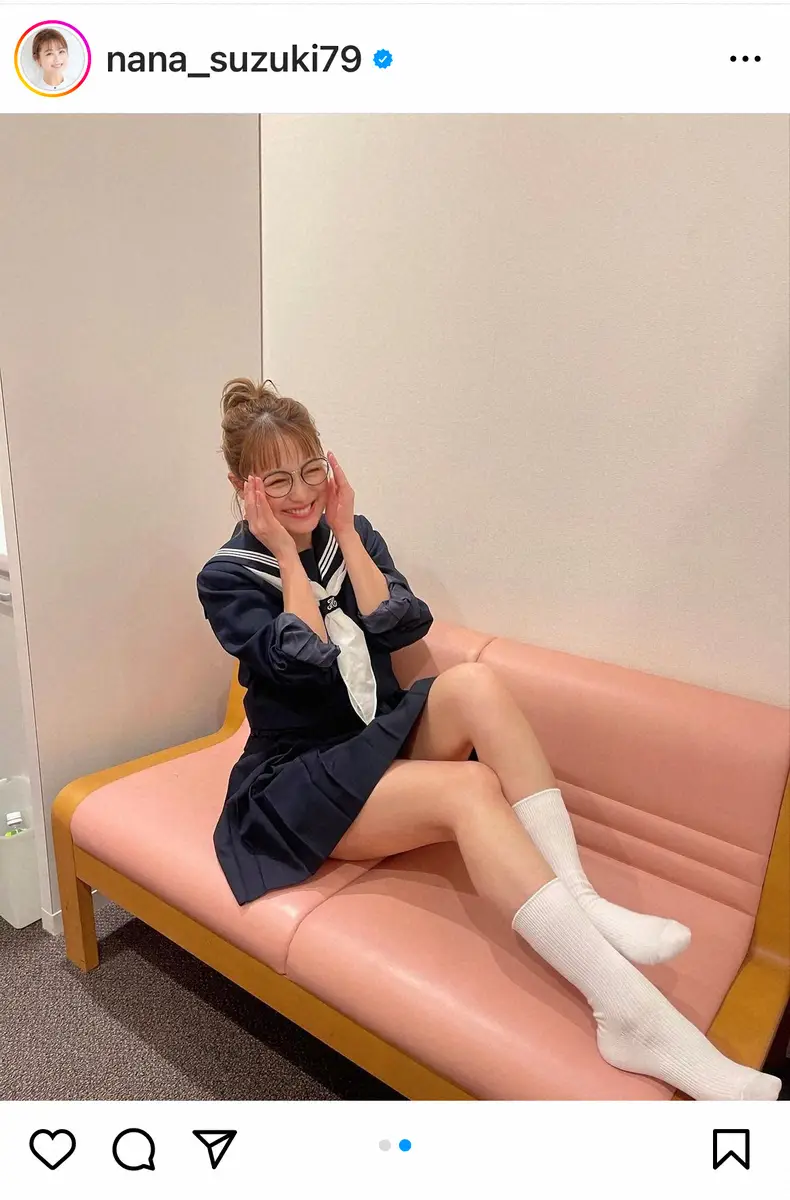 【画像・写真】34歳・鈴木奈々　「久しぶりに制服」メガネなJK姿で楽屋で大はしゃぎ「かわいすぎ」「まだまだいける」