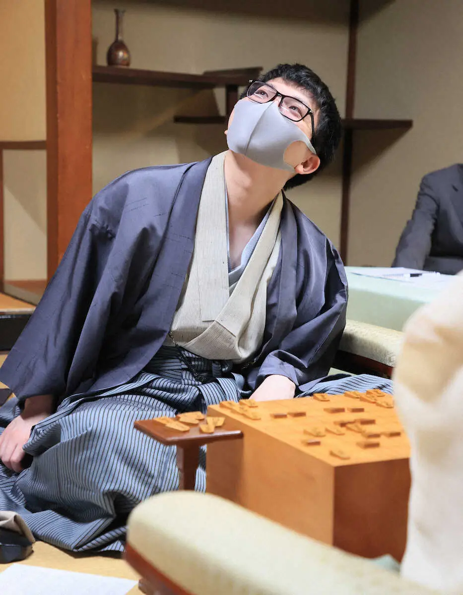 【画像・写真】王座戦第1局　永瀬王座が妙手の防壁　序盤劣勢も豊富な持ち駒生かし守り切った