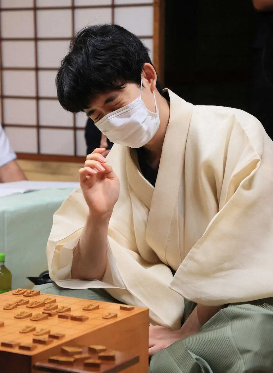 【画像・写真】藤井聡太7冠　圧倒的勝率の先手で敗北「早くも厳しい状況に」　王座戦第1局、150手死闘も