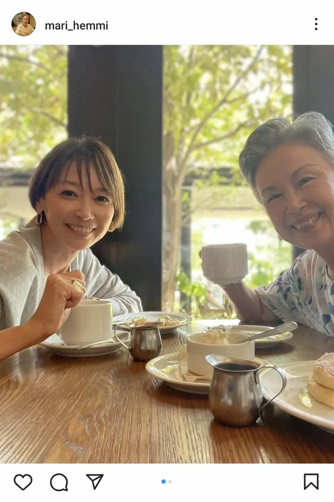 【画像・写真】辺見マリ　「娘とランチ！」辺見えみりとの親子ショットに「爽やかで素敵な笑顔」「楽しそう」の声