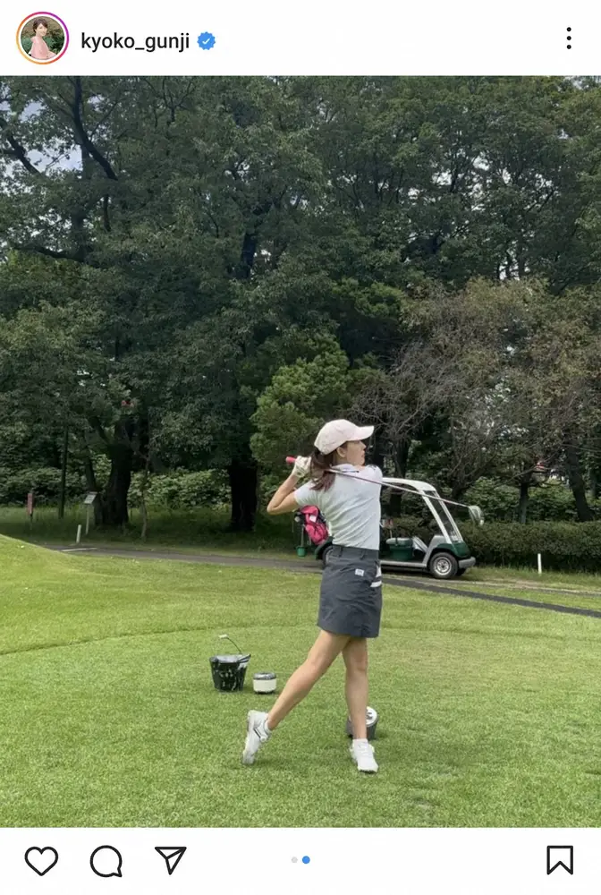 【画像・写真】日テレ郡司恭子アナ　ミニスカゴルフウエア姿で華麗なショット「80台で回れてよかった」に「凄い」の声
