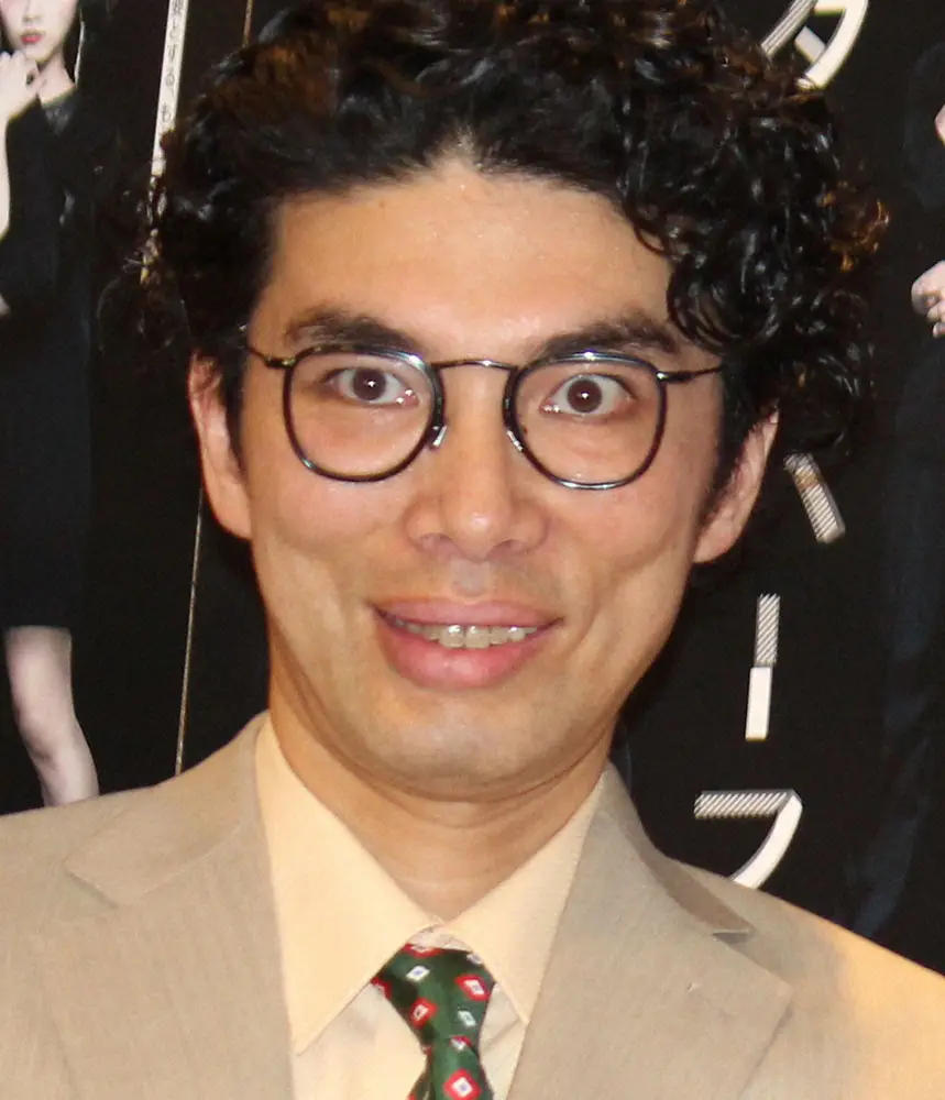 【画像・写真】片桐仁「そりゃ税関で止められるわ」30年前のパスポート写真に衝撃「絵じゃない…？」「大正時代ですね」