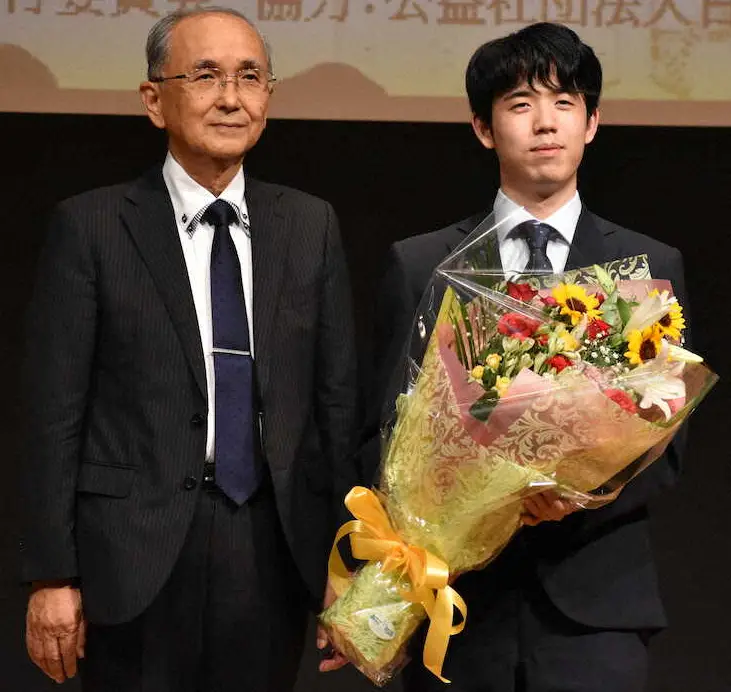 【画像・写真】藤井聡太王将、強さの秘密は…二度寝？　「朝が苦手。結局10時間ぐらいに」