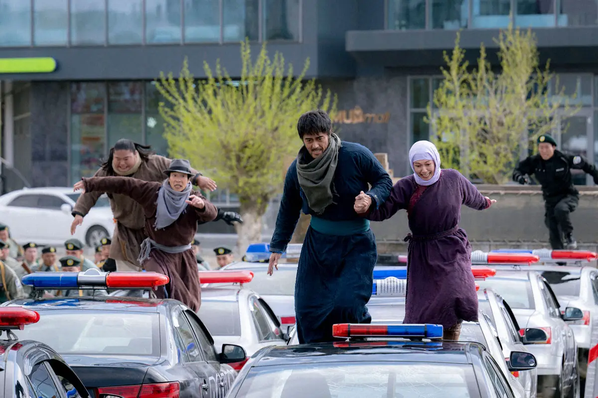【画像・写真】「VIVANT」第1話でスタントマンが演じるはずのシーン…阿部寛の行動で変更　堺雅人「これは事故」