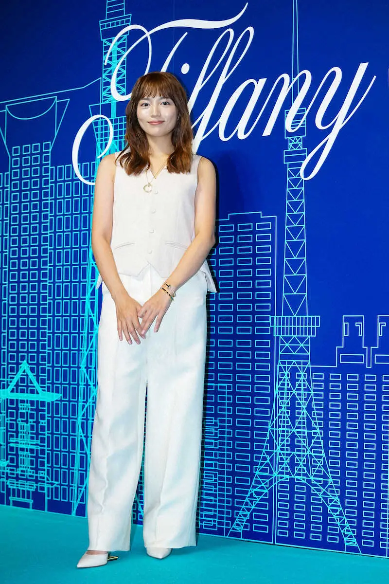 【画像・写真】三吉彩花　ファーストダイヤモンドを購入「パワーをくれる」