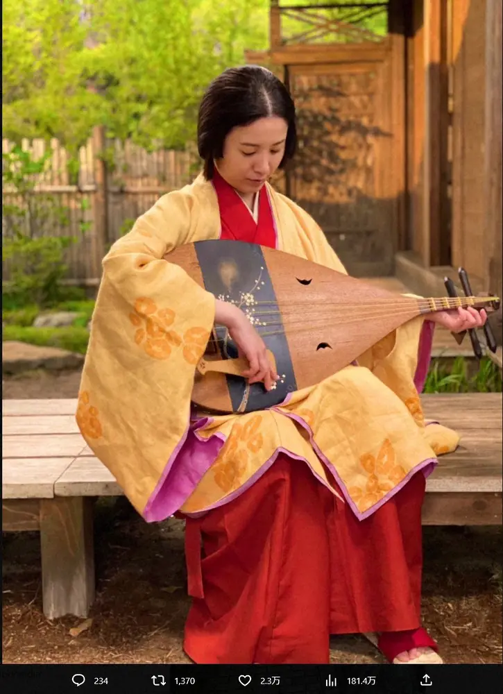 【画像・写真】吉高由里子　来年のNHK大河「光る君へ」オフショット　琵琶を「平安のあいみょんと思いながら弾いたり」