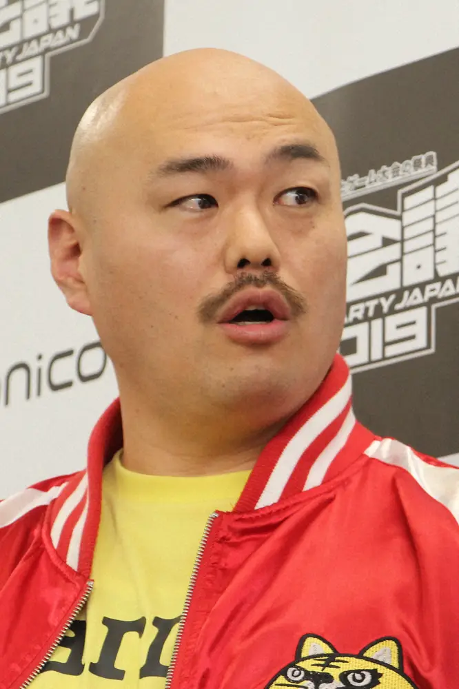 【画像・写真】しずる・村上、一日署長クロちゃんを激写投稿　本人は自慢も、「連行されているようにしか…」の声