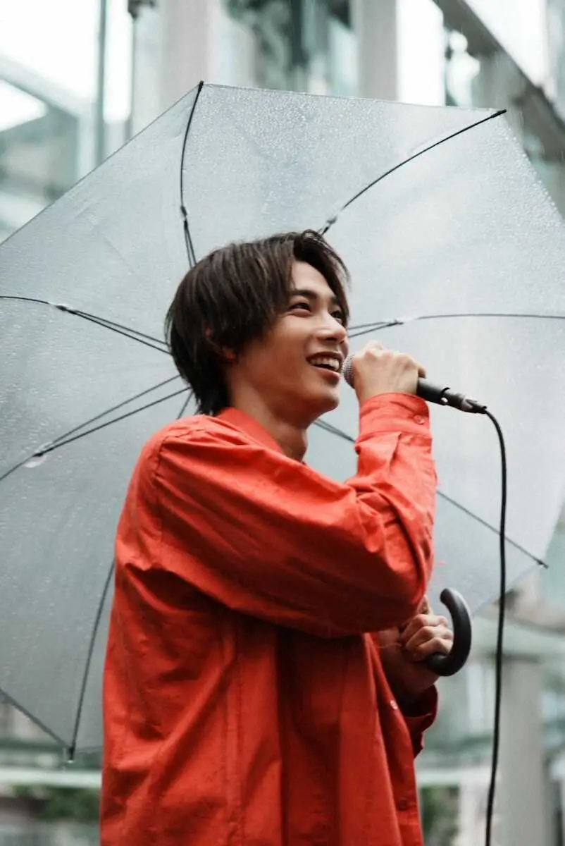 元SOLIDEMOの手島章斗が渋谷で野外イベント アカペラ歌唱でファンを