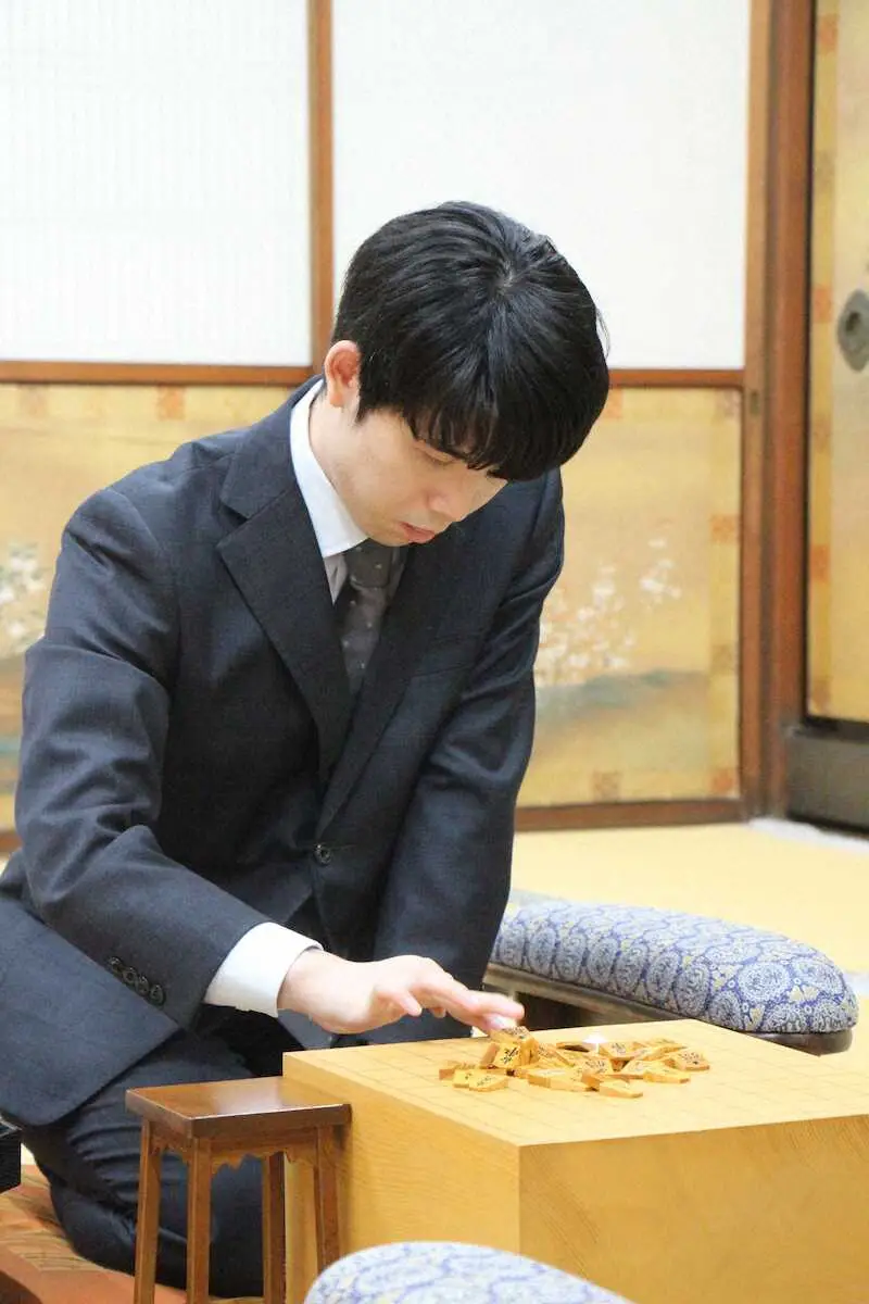 【画像・写真】藤井王将「8冠達成、おめでとうございます」対戦相手の伊藤七段から異例の祝福　竜王戦第2局前夜祭