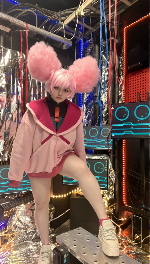コスプレイヤーおりすけ『水星の魔女』チュチュのツインテは”お湯 