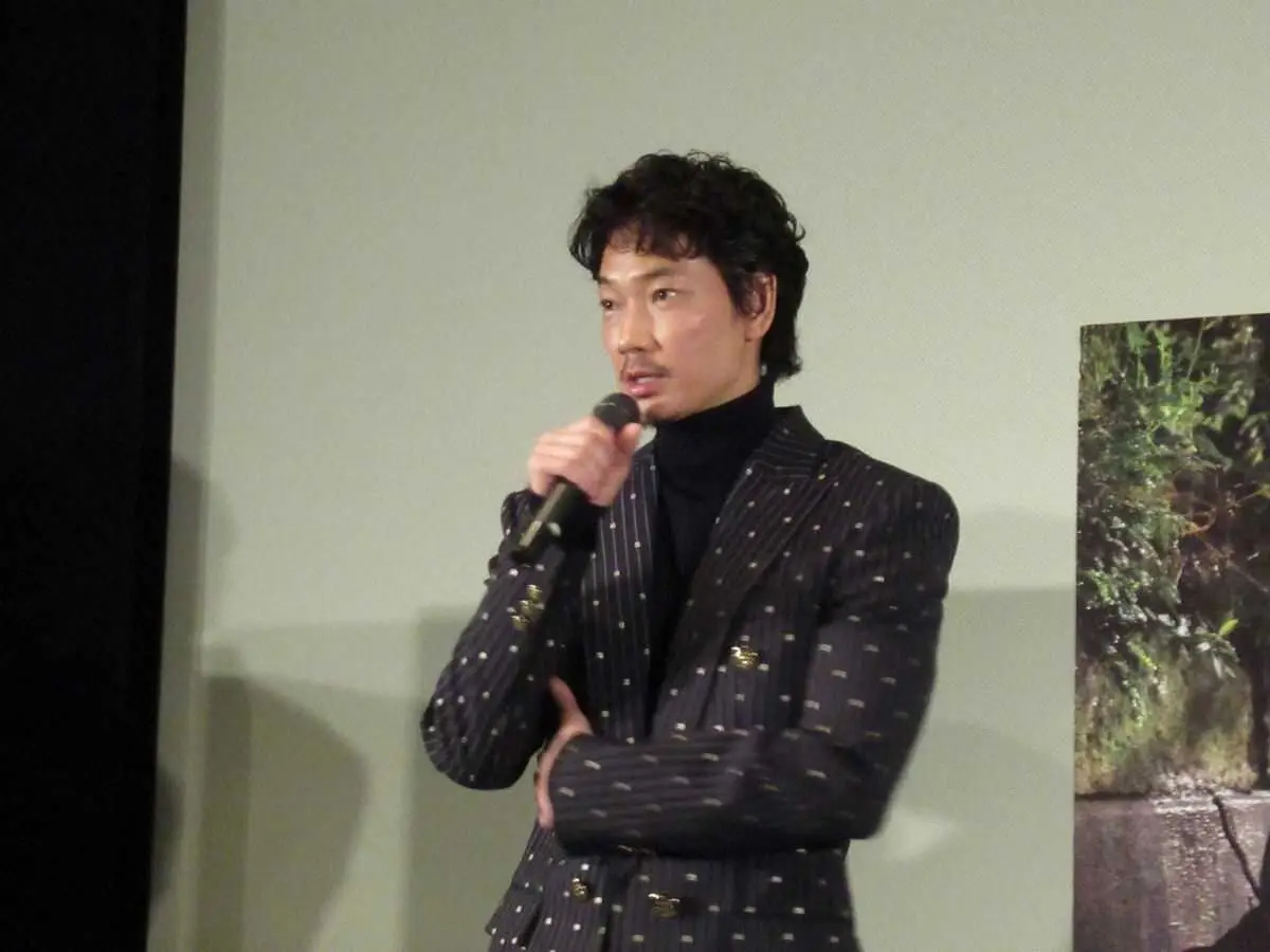 【画像・写真】綾野剛、5カ月ぶりの「大好きな」大阪で舞台あいさつ　共演・柄本佑のことも大好き「ずっとうっとり」