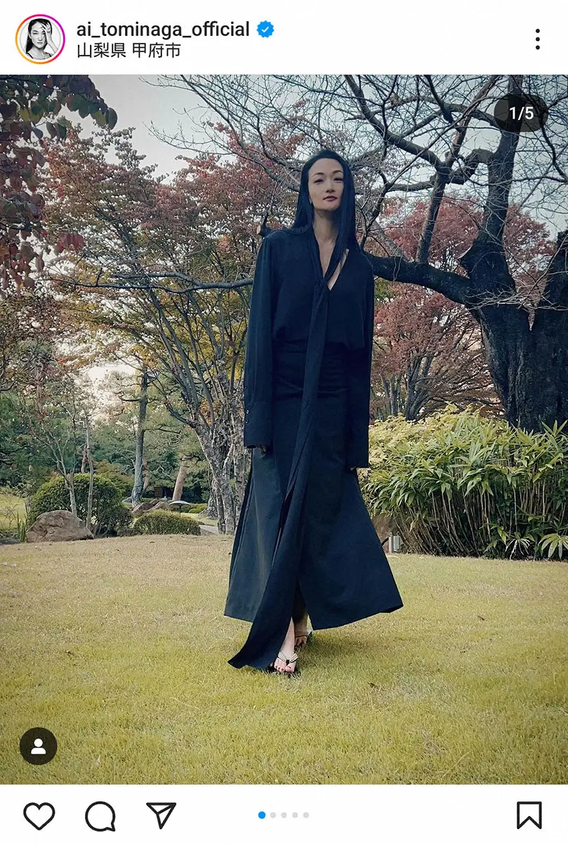 【画像・写真】冨永愛　武田信玄役での武者行列前にハイブランドドレスに「敢えての下駄」姿披露