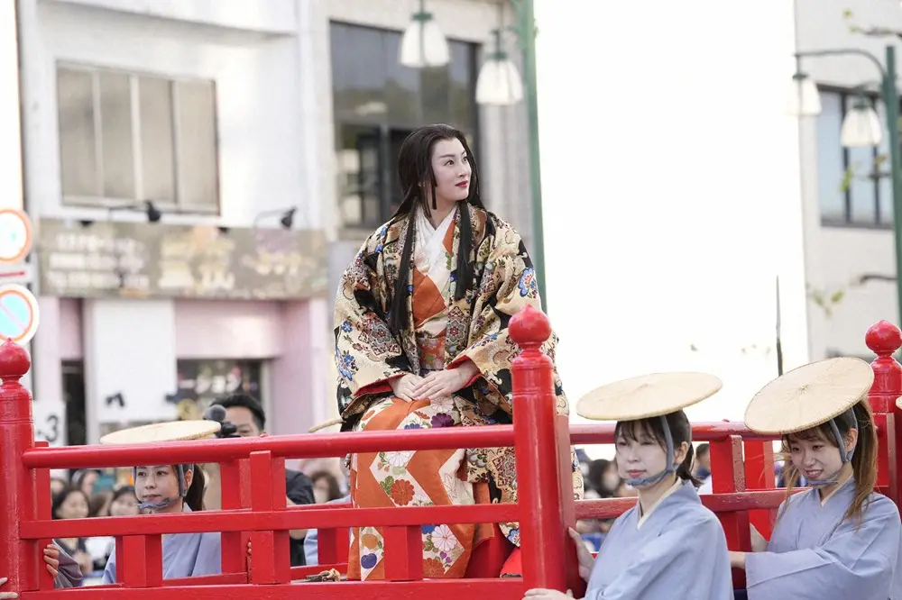 【画像・写真】「どうする家康」北川景子　声援に「何発も」茶々の銃シーン再現！観覧倍率6倍　沿道興奮の岡崎・家康行列