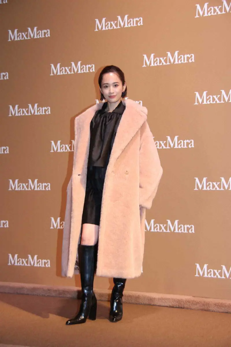 【画像・写真】のん、松岡茉優、桐谷美玲らテディベアコートで歩く　カーペットもテディベア色