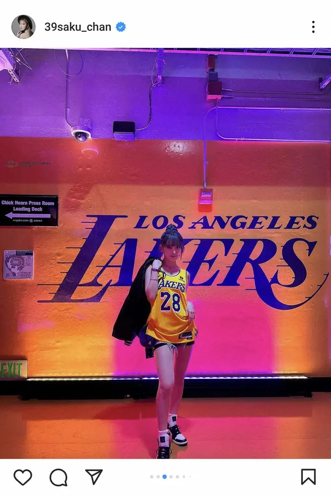 【画像・写真】宮脇咲良　復帰のチェウォン交えメンバー5人でNBAレイカーズ戦へ　ユニ＆ショーパン姿に「超可愛い」