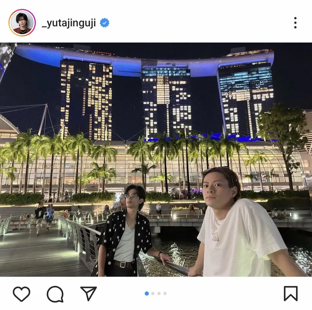 【画像・写真】神宮寺勇太　平野紫耀とシンガポール満喫ショット　カニポーズも　「ほんっとにかっこいいし可愛い」の声