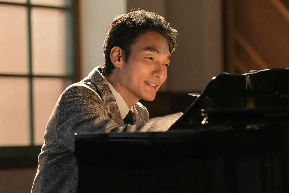 【画像・写真】ヒロイン・スズ子を導く音楽の師匠、羽鳥善一を演じる草なぎ剛
