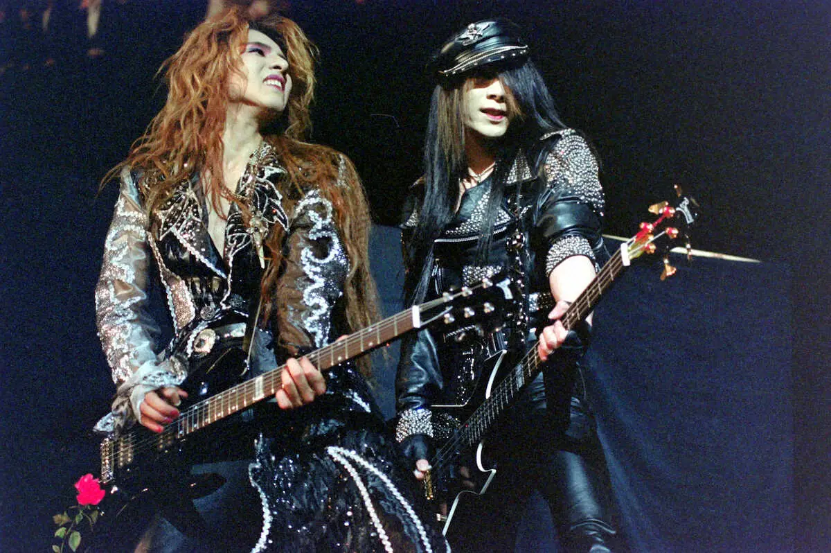 【画像・写真】92年、X（X　JAPAN）のYOSHIKI（左）とHEATHさん