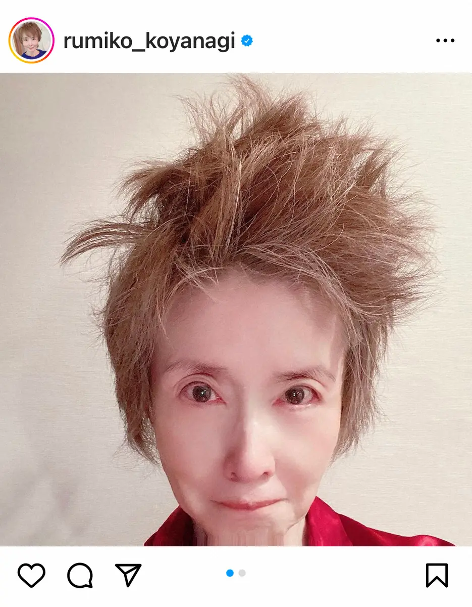 【画像・写真】小柳ルミ子「どーやって寝たら」　髪“爆発”自撮りショット公開にファン「パンクロック」「寝癖もお洒落」