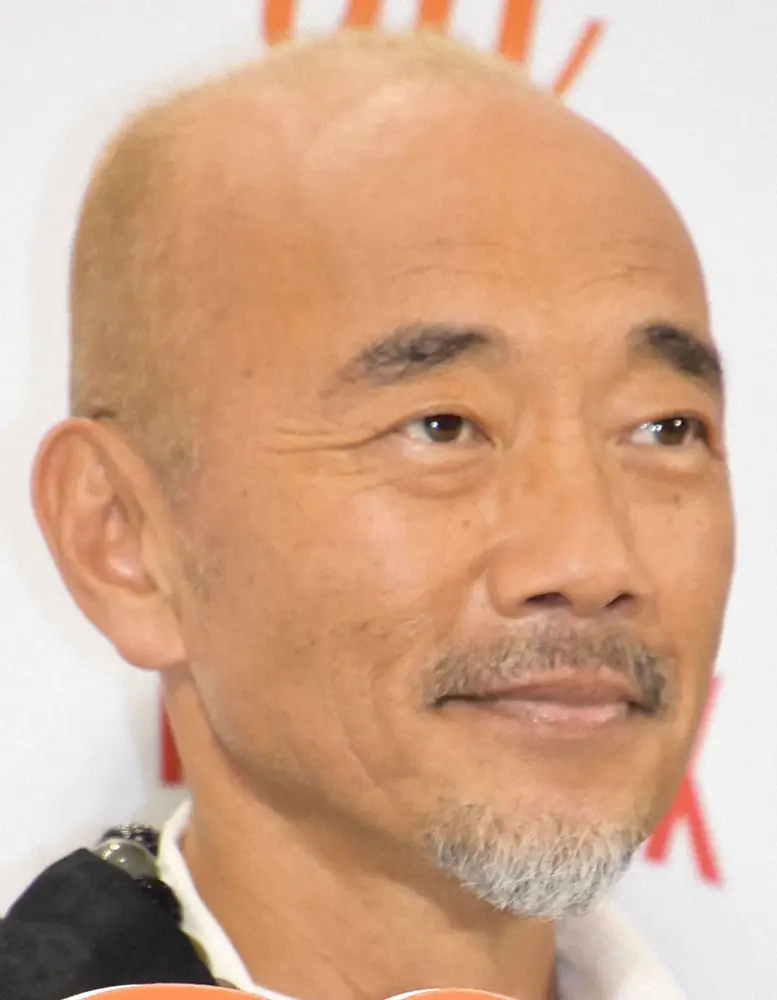 【画像・写真】平田ヘッド、届いてますよ！竹中直人、阪神日本一ビールかけで注目集め「本当にありがとうございます」