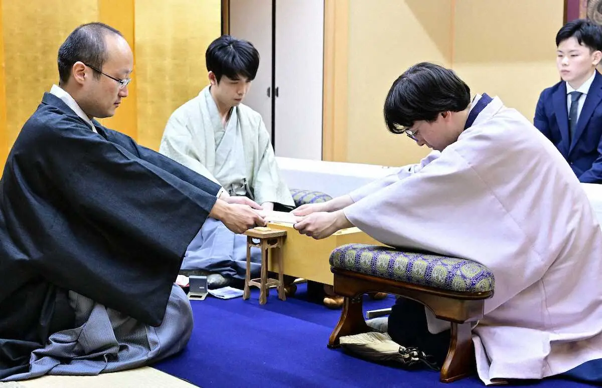 【画像・写真】竜王戦7番勝負第4局　伊藤匠七段が82手目を封じる　残り時間に大きな差…藤井竜王は3時間26分