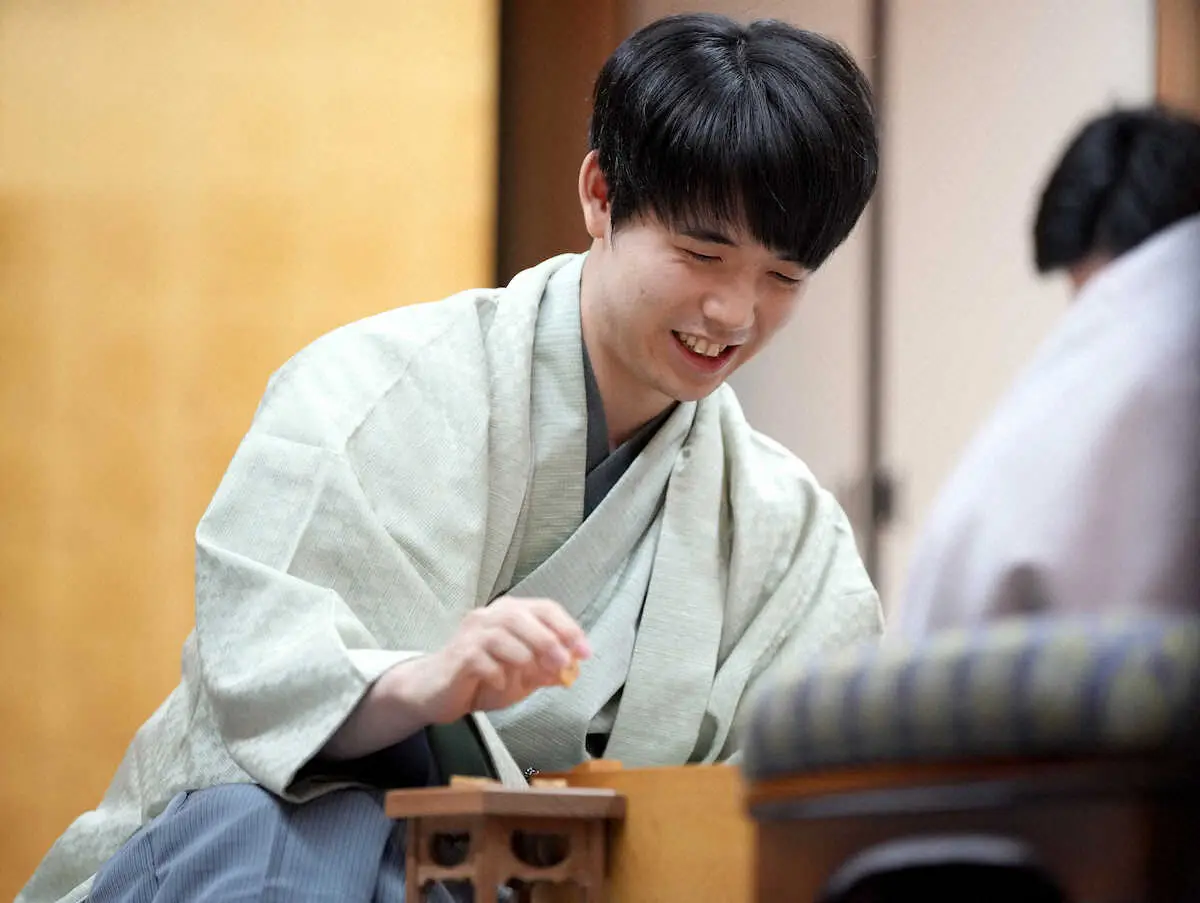 【画像・写真】藤井竜王　8冠防衛　大山康晴15世名人に並んだタイトル戦19連勝