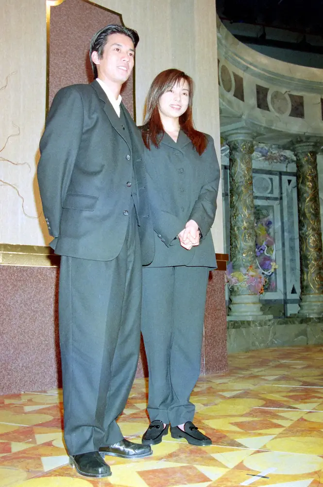 【画像・写真】山口智子　唐沢寿明と超レア夫婦2ショット　震災復興支援でそろい踏みが大反響「神回！」「映画のよう」