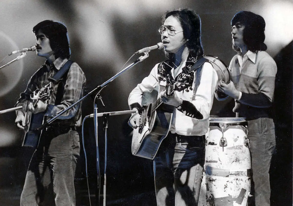 1976年のアリス。中央が谷村さん。左が堀内孝雄、右が矢沢透