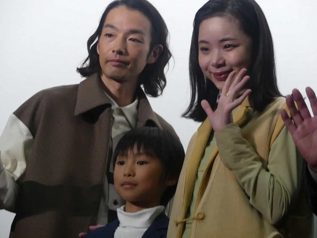 【画像・写真】趣里　主演映画「ほかげ」の舞台あいさつに登場　「ヴェネチアに行きたかった」と本音もぽろり