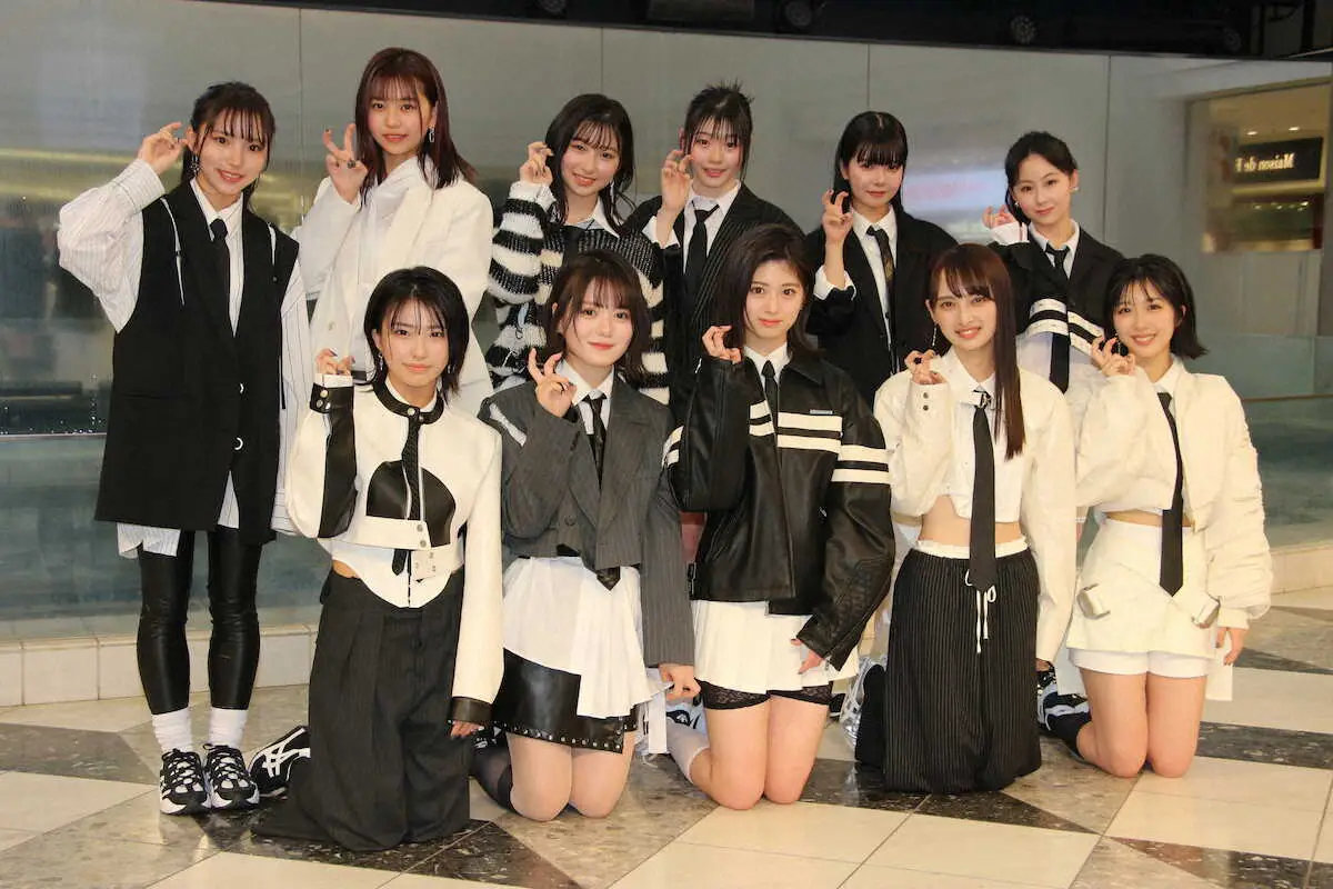 【画像・写真】世界を目指す11人組アイドル「WHITE　SCORPION」ファンの前で「緊張」初パフォーマンス