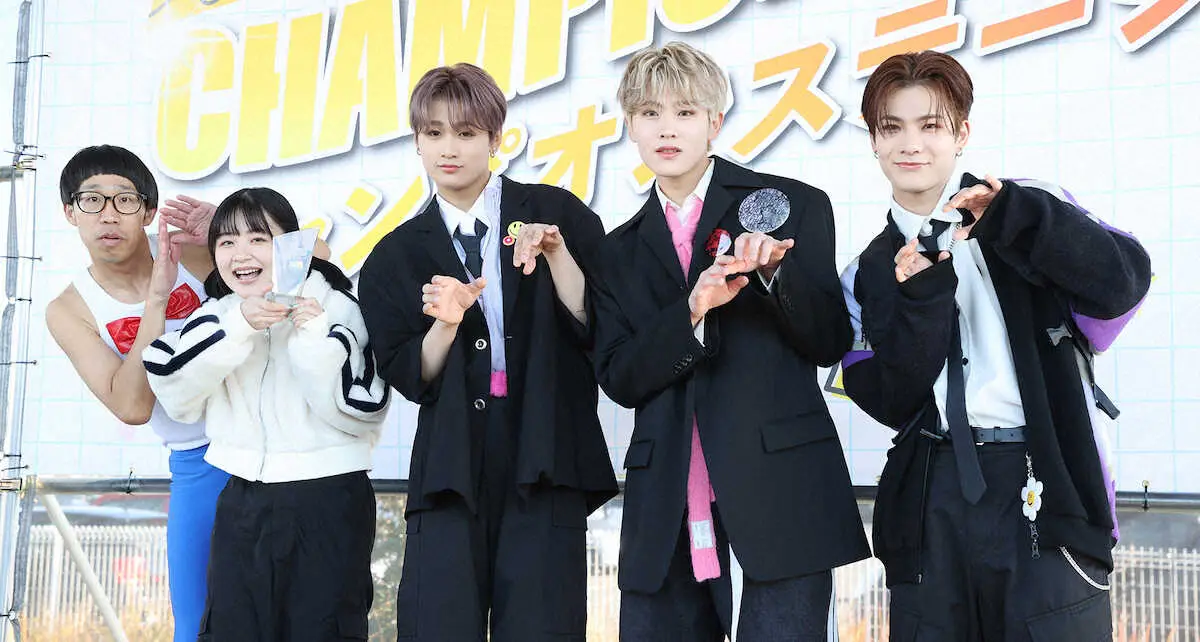 【画像・写真】DXTEEN　ひょっこりはんから指導？　持ちギャグは「顔は寂しそうに」