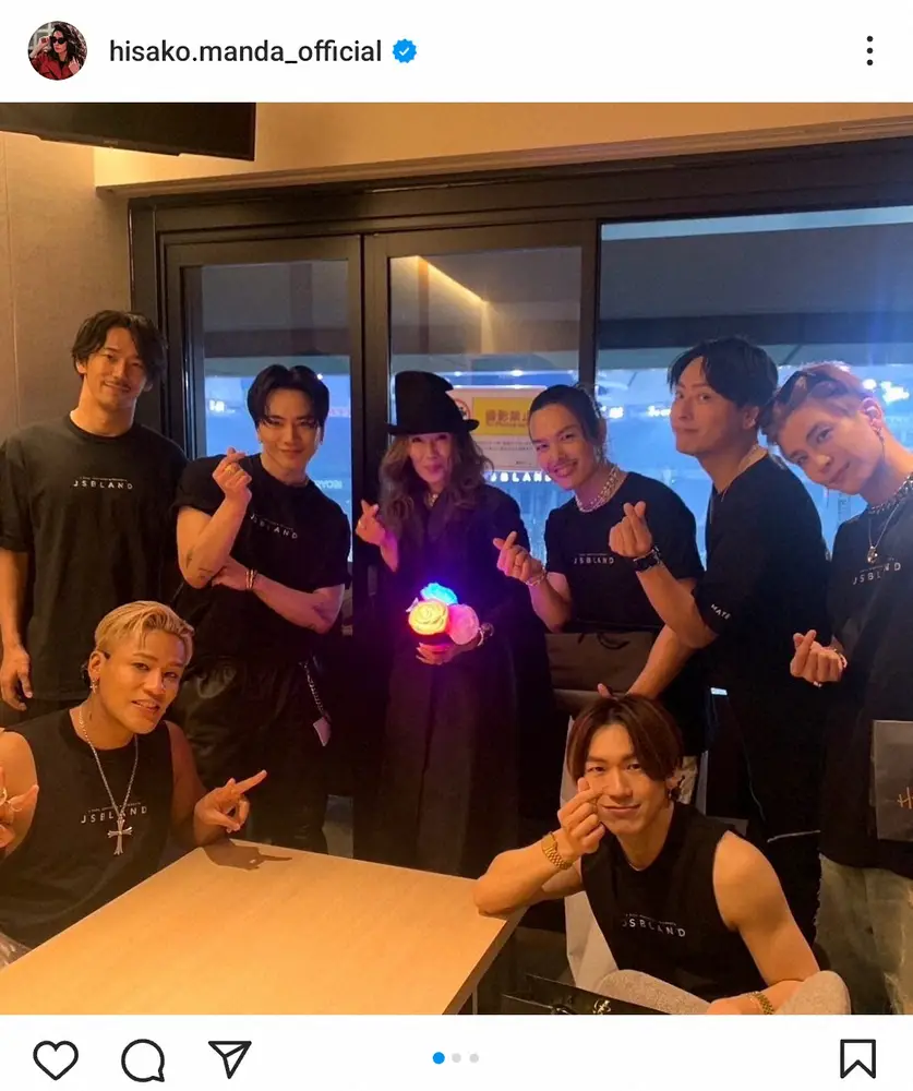 【画像・写真】萬田久子　「パワーチャージ」“7人のイケメン”との集合写真に「カッコイイ」「美男美女」の声