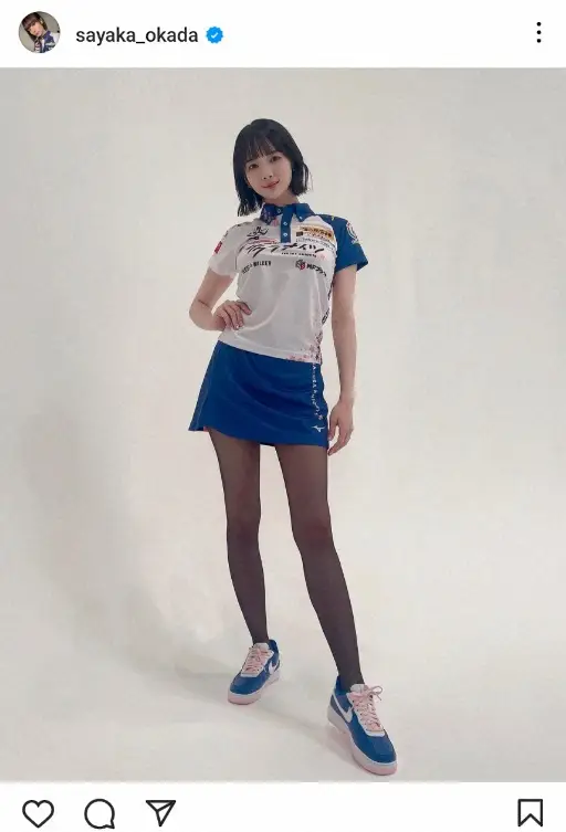 【画像・写真】“役満ボディー”岡田紗佳　階段で太腿“モロ出し”ショット公開に「美脚すぎる」「スカートの中が…」