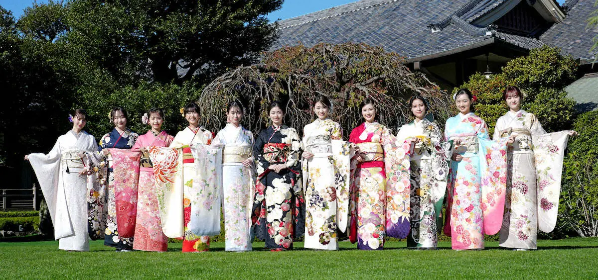 【画像・写真】「オスカー」晴れ着お披露目　小芝風花、来年は「うれしいお知らせをたくさんできる年になる」