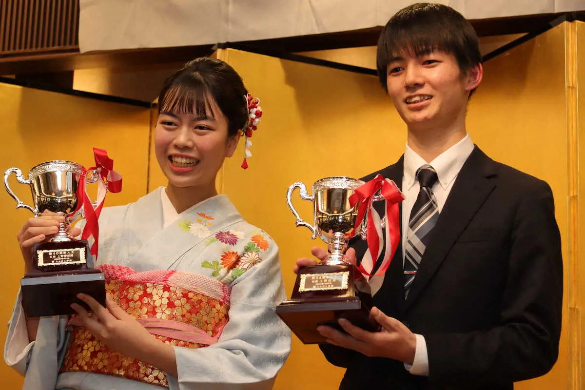 【画像・写真】囲碁、将棋の新人王表彰式で“ダブル上野”対面　愛咲美五段＆裕寿四段「優しそうな方ですね」