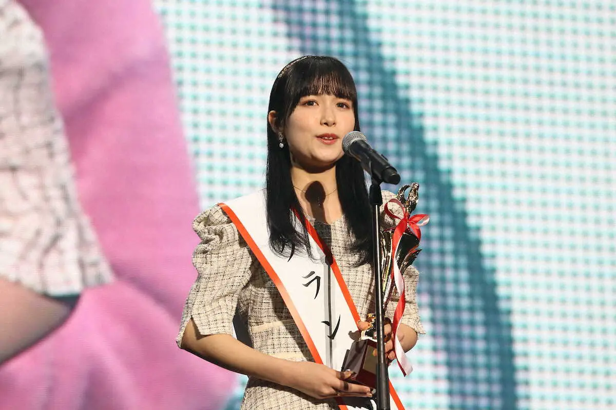 【画像・写真】“日本一可愛い新入生”は明大1年・辻村麻琴さん　感激の涙　夢のアナウンサーへ一歩「日々精進したい」