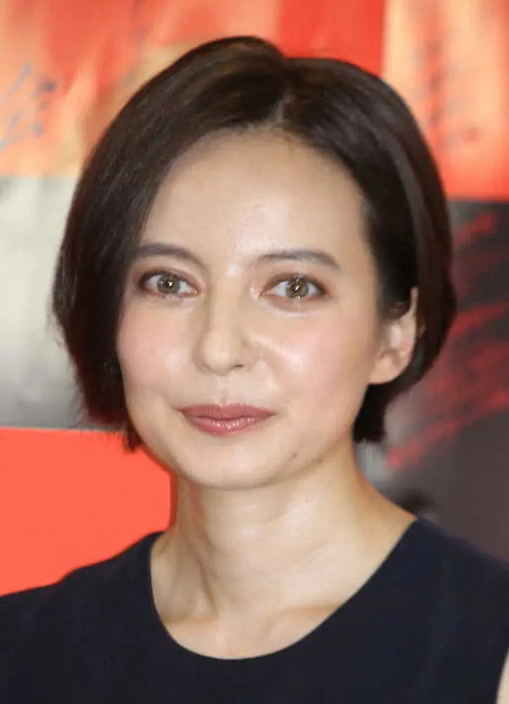 【画像・写真】ベッキー、あの人気タレントと「私って顔似てない？」急な疑問　「確かに！」「どう見ても違う」意見割れる