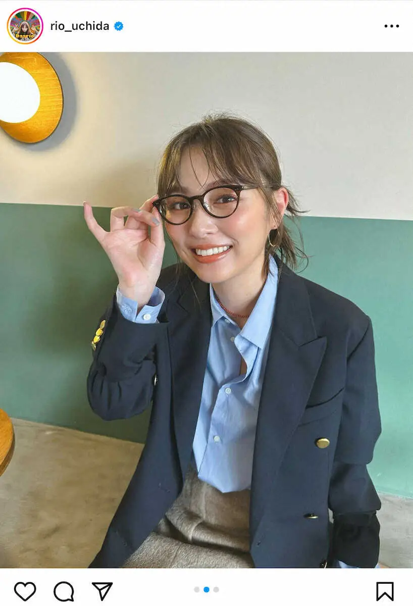 【画像・写真】”笑顔が可愛い”メガネ姿で海外のスクールガール風ファッション。内田理央公式インスタグラム（@rio_uchida）から。
