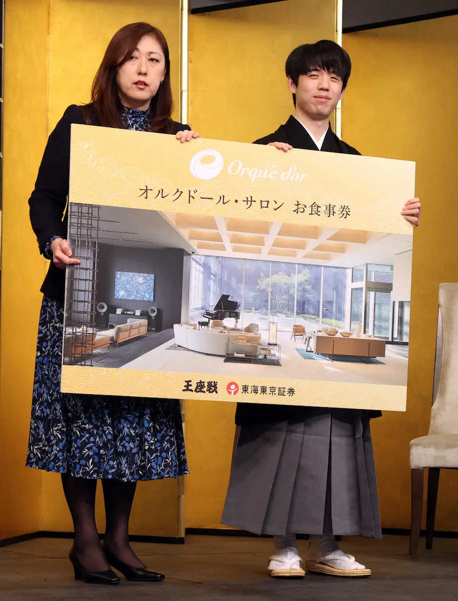 【画像・写真】藤井聡太王座　史上初8冠獲得に心境吐露「本当に幸運」　王座就位式で謝辞　次は年明け王将戦