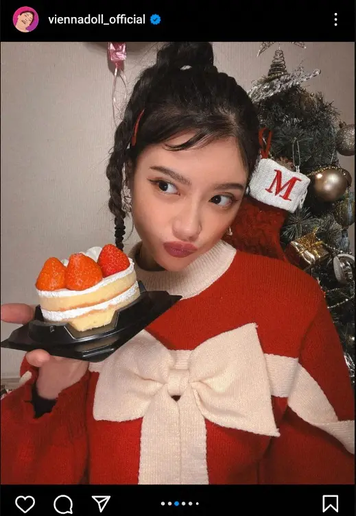 【画像・写真】タイ出身のモデル・ヴィエンナ　“驚きのポーズ”バースデーショット公開に「撮り方やばい」「凄い体勢」