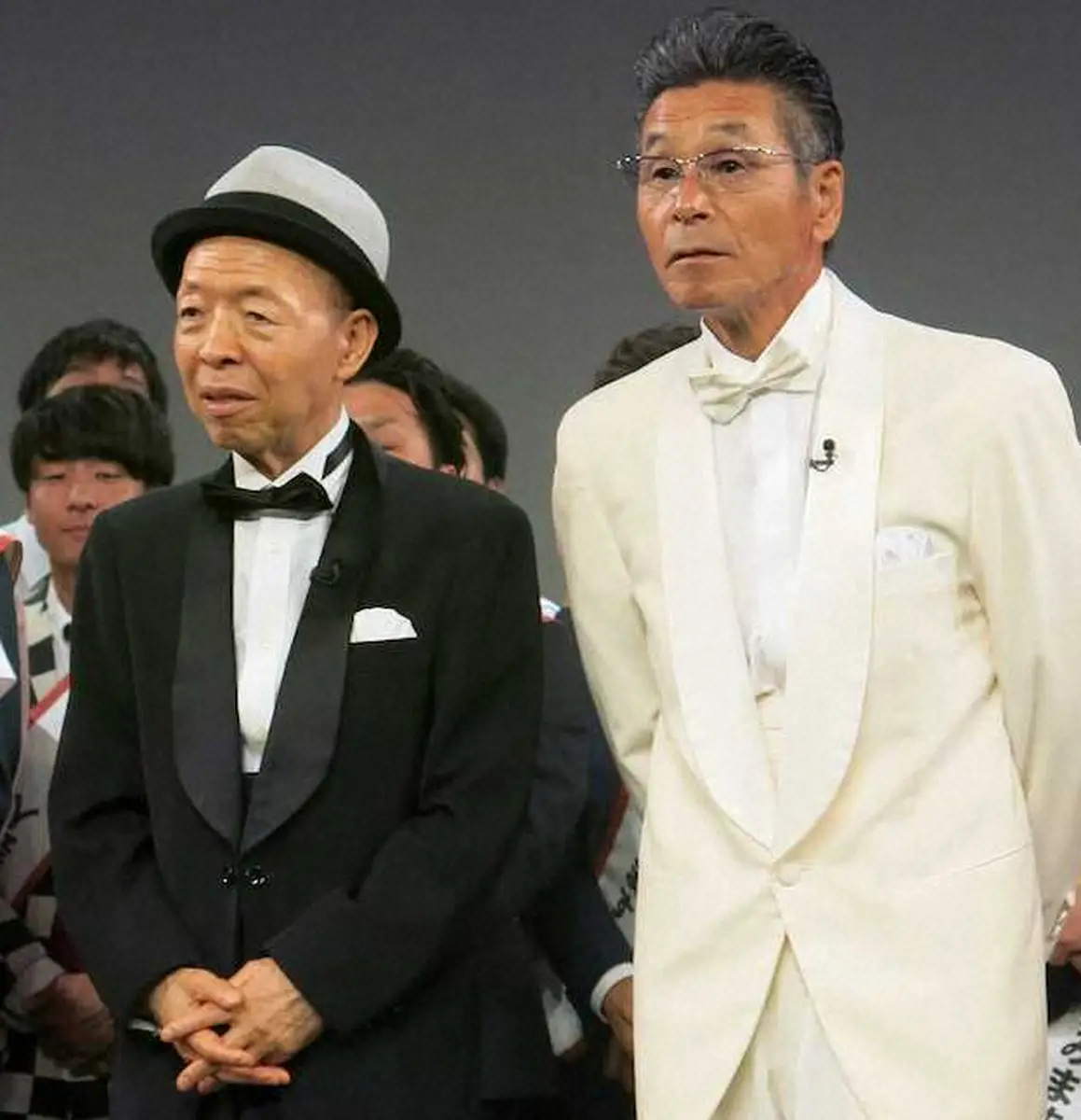 大阪を盛り上げる「大阪もんのうた」の制作発表会見に臨んだ坂田利夫さん（左）と間寛平