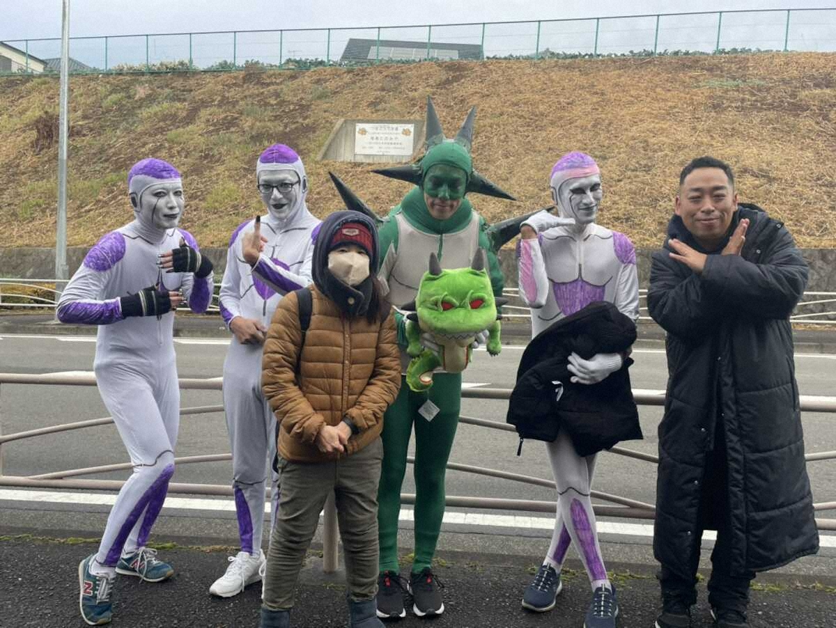 二宮に登場したフリーザ軍団はファンサービス！（撮影・浦野 亮太） ― スポニチ Sponichi Annex 芸能