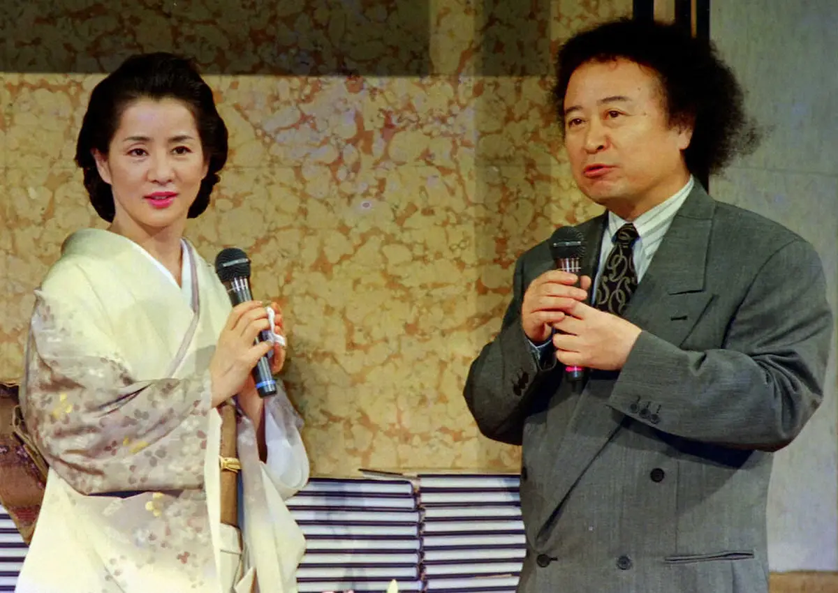 95年、吉永小百合（左）のトークショー＆サイン会に出席した篠山紀信さん