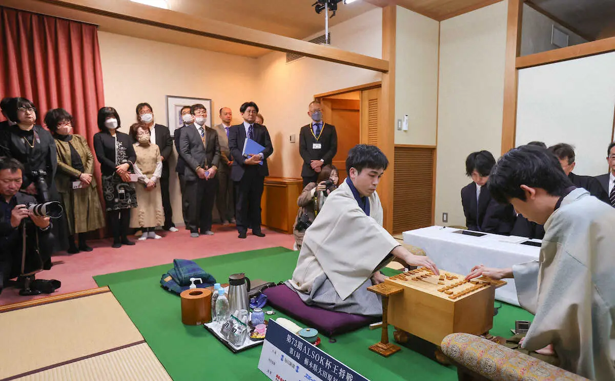 【画像・写真】王将戦　菅井竜也八段の封じ手でハプニング発生！？　その時藤井聡太王将は…