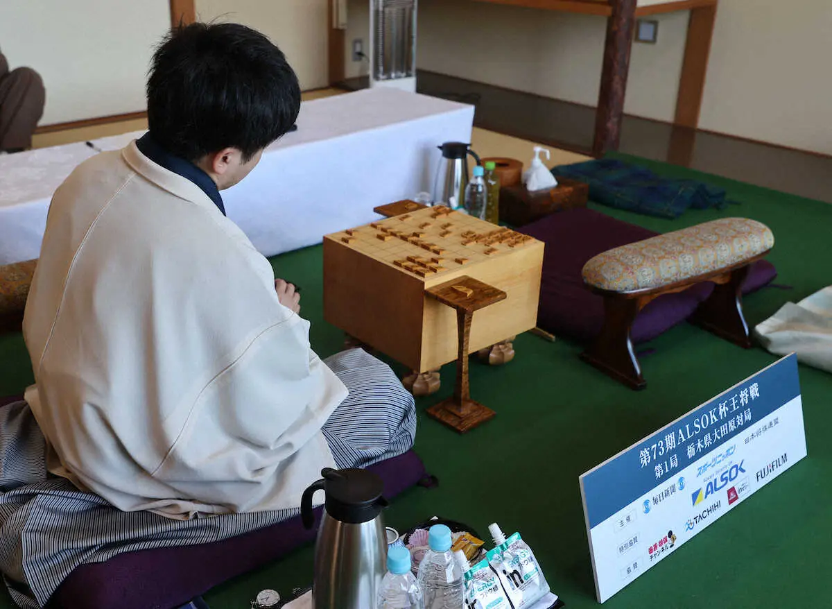 【画像・写真】王将戦　菅井竜也八段の“爆速”昼食休憩が再び　2日目は9分で「相変わらず早い」　藤井聡太王将に挑戦