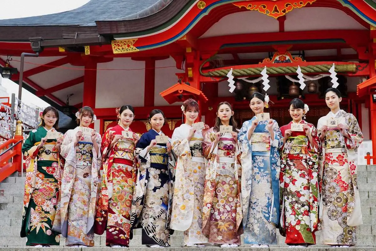 【画像・写真】めるるの今年の目標は「週1ラーメン」　エイベックス晴れ着お披露目会