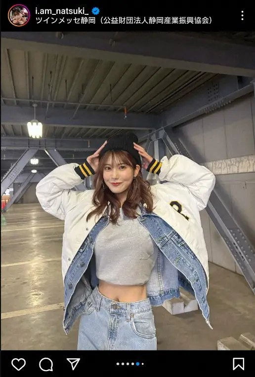 【画像・写真】“令和の峰不二子”阿部なつき　へそ出しショット公開に「ウエストほっそ」「オシャレで可愛い」