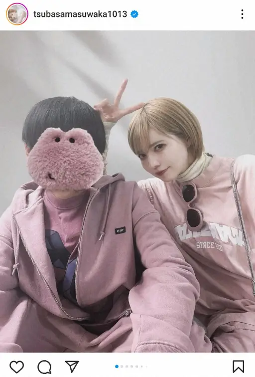 【画像・写真】益若つばさ　15歳長男とのピンクコーデ披露に「親子に見えない…歳の離れた姉弟」「優雅&カジュアル！」